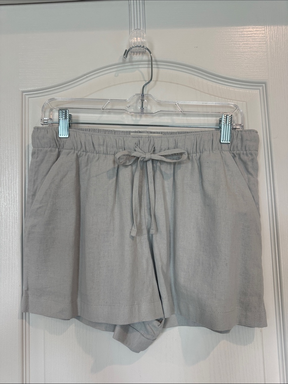 NWT - size medium- Women's Drawstring Linen-Blend Shorts - Light Gray